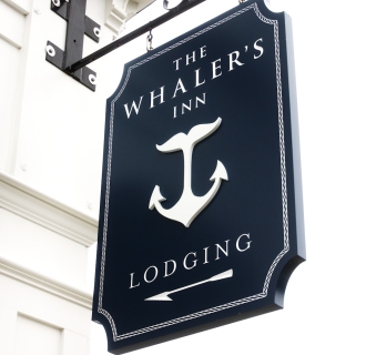 El letrero de Whaler's Inn