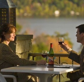 Cenando en el patio del Hopkins Inn